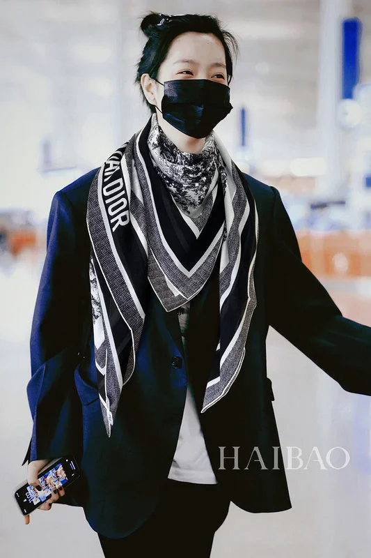 Luxury Fashion SACC - Mix Scarves - 590 Grab Your Favorite Handbags At Discounted Prices