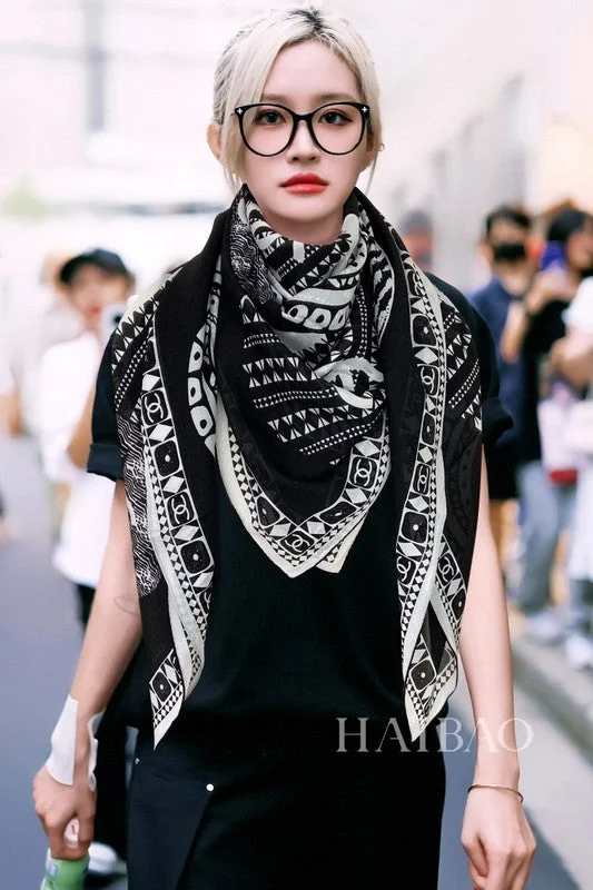 Bag Deals SACC - Mix Scarves - 589 Trendy Purses At Exclusive Promotional Rates