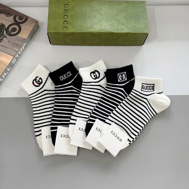 Festive Holiday Gift Bags SACC - Mix Socks - 266 Premium Handbags At Exclusive Prices Festive Holiday Gift Bags SACC - Mix Socks - 266 Premium Handbags At Exclusive Prices