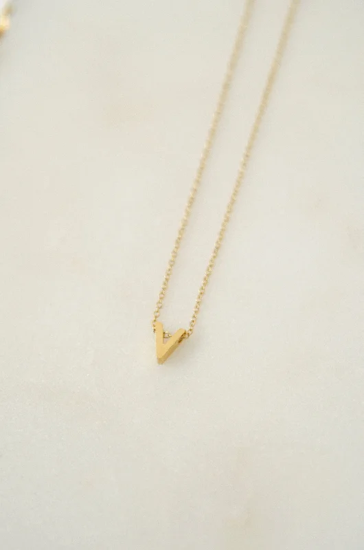 LETTERS NECKLACE // V