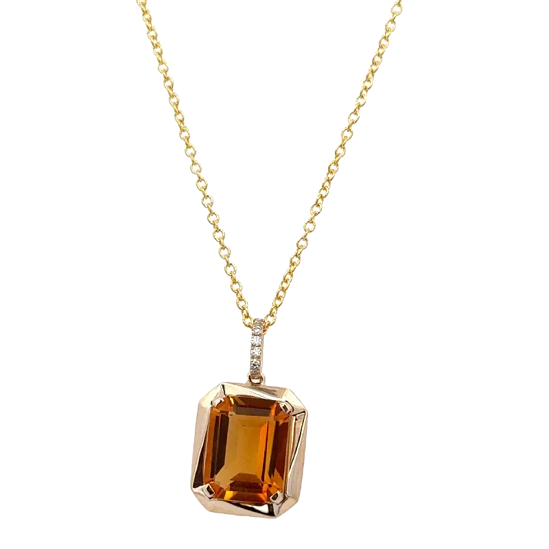 Citrine Pendant in Yellow Gold