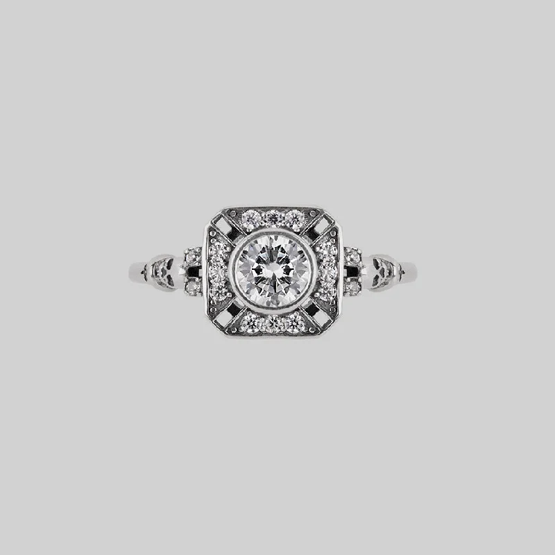 GRANDIOSE. Gothic Cubic Zirconia Cocktail Ring - Silver