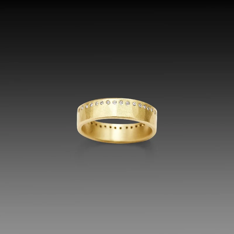 Hammered Diamond Line Band