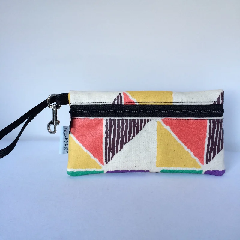 Large Wristlet in Fun Triangles Exclusive Bag Deals – Perfect For Any Occasion