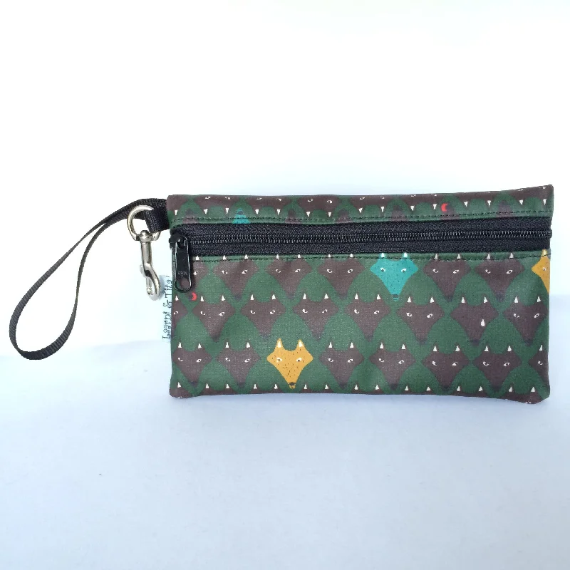 Large Wristlet in Green Fox/Wolf Everyday Elegance At Lower Prices